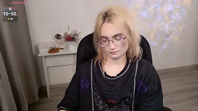 CuteYukiKun online show from April 4, 1:14 am