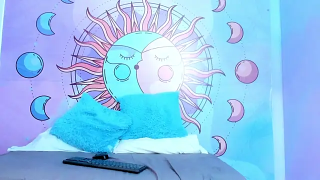 luna hoott online show from March 17, 1:57 pm