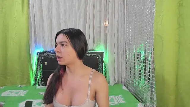 Snapshot of Megan_Miles02 chatting on December 27, 11:10 pm Megan Miles02 online show from December 27, 11:10 pm