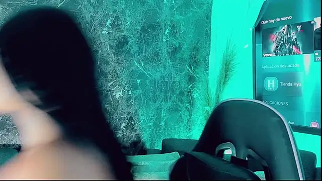 Emmaa Saenz  online show from December 18, 8:14 pm