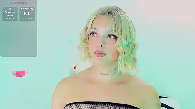 Emmaa Saenz  online show from April 8, 10:00 pm