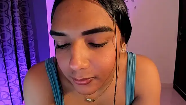 CandyLatinHott online show from December 23, 1:43 am