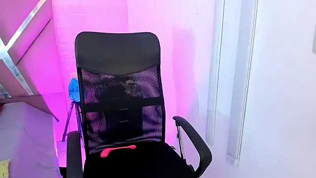 CandyLatinHott online show from January 16, 7:06 am