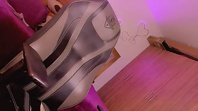 Vianca Chanel online show from December 24, 8:44 am