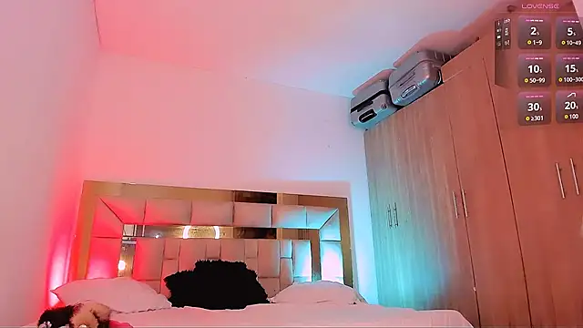 Vianca Chanel online show from March 5, 5:25 am