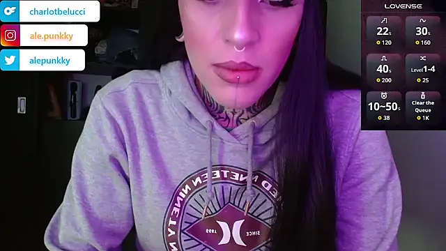 charlotbelucci  online show from December 3, 9:13 am