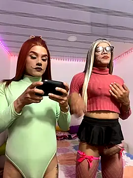 Snapshot of big_girl21cm chatting on October 29, 1:03 am big girl21cm online show from October 29, 1:03 am