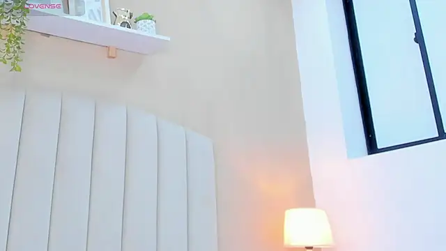 Mia thompson 19 online show from November 30, 7:05 pm