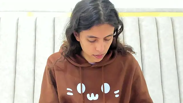 FreyaMoller online show from April 8, 7:15 pm