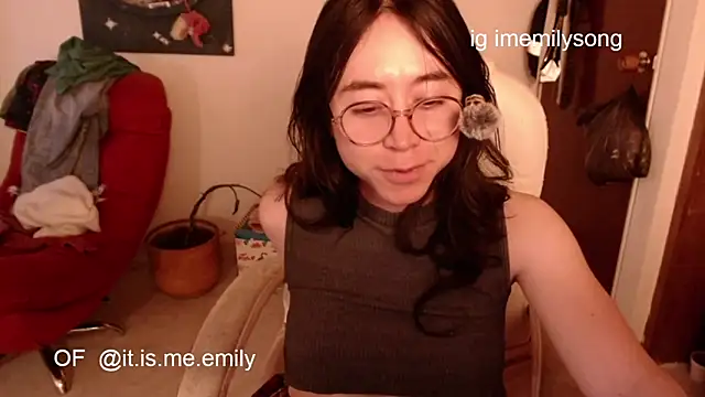 emily pearl  online show from March 15, 11:30 pm