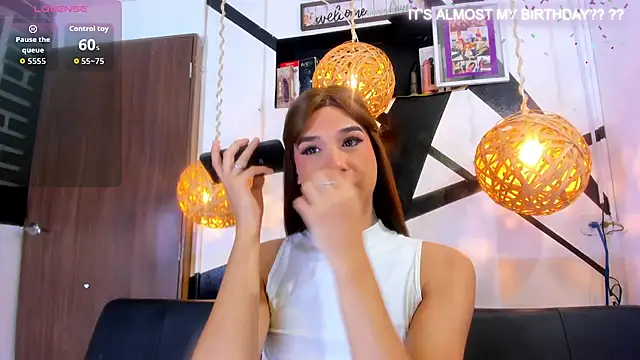 victoria aleia  online show from October 30, 9:58 pm