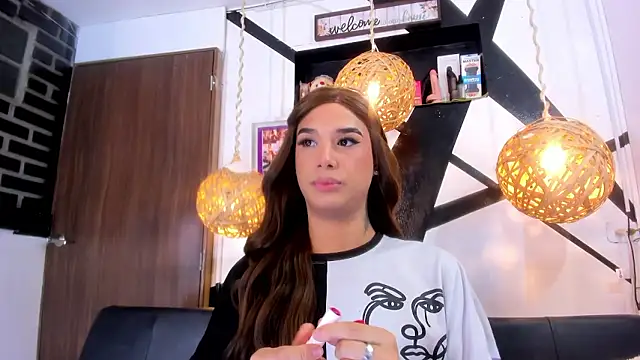 victoria aleia  online show from January 17, 11:45 pm