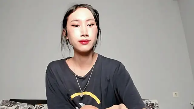 Snapshot of asian_kiya chatting on October 24, 10:37 pm asian kiya online show from October 24, 10:37 pm