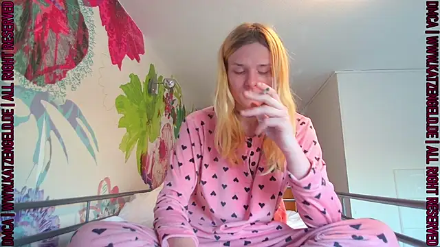 Snapshot of emma_neko chatting on March 19, 6:14 am emma neko online show from March 19, 6:14 am