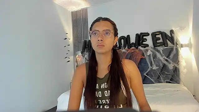 sara saenz99 online show from October 24, 8:03 pm