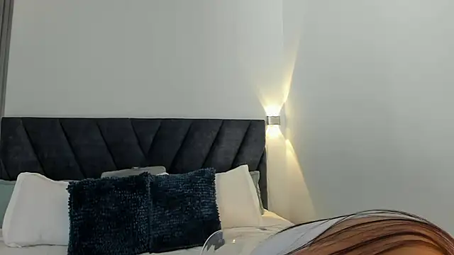 sara saenz99 online show from November 7, 8:31 pm