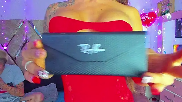 parejacaliente20154 online show from December 15, 10:04 pm