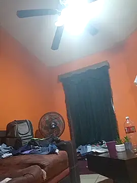 miicheele32 online show from October 28, 3:15 am