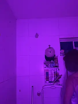 mia foxts online show from November 9, 12:33 am