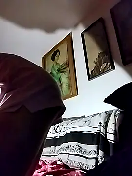 gurlnips online show from February 3, 6:11 am