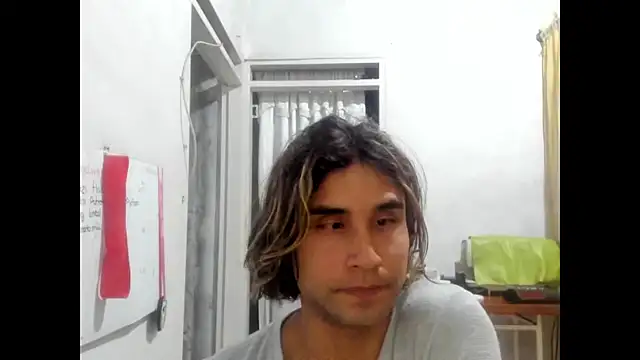 Snapshot of SophiaLevis chatting on January 19, 1:43 am SophiaLevis online show from January 19, 1:43 am