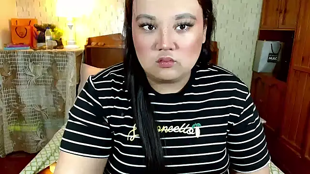 GiannaLopezSmith online show from January 11, 11:45 am