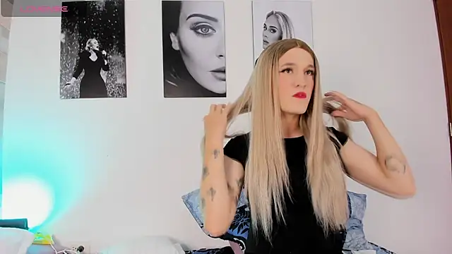 Snapshot of JESSI_NAOMI chatting on January 4, 4:01 am JESSI NAOMI online show from January 4, 4:01 am