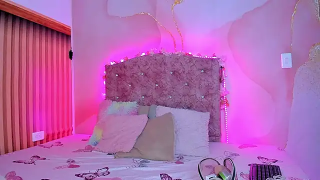 Daisy  rose online show from March 20, 3:23 am