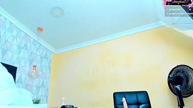 JustinePerry online show from April 12, 7:45 am