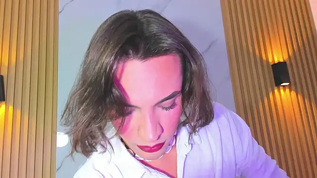 miss Ari online show from January 12, 7:10 pm