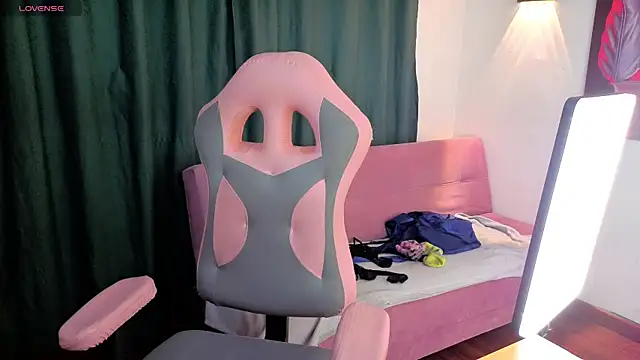 vittorialombardi   online show from June 8, 7:08 am