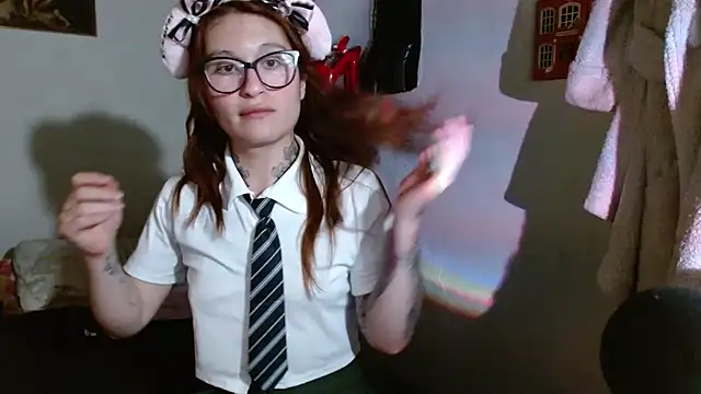 kittenlizz online show from November 6, 9:15 pm