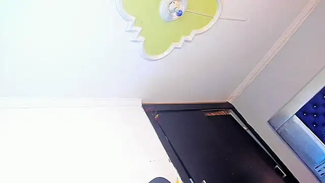 Eyleen Santos online show from April 11, 7:50 pm