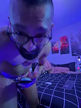 RedHotLatino online show from July 5, 1:00 am