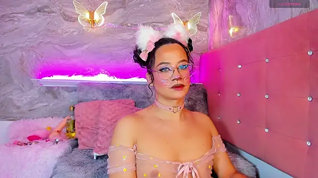 Snapshot of taylorbunny_x chatting on October 23, 5:44 am taylorbunny x online show from October 23, 5:44 am