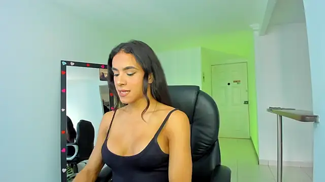 Aleja arango1 online show from February 9, 6:48 pm