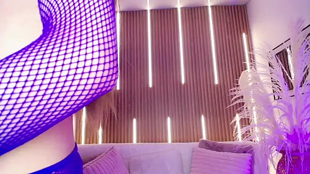 Aniie Doll online show from November 7, 9:15 pm