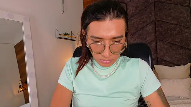 LauraaGomezz   online show from September 18, 7:30 pm