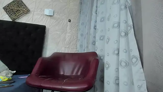 ChanelleJohnson  online show from December 5, 11:00 pm