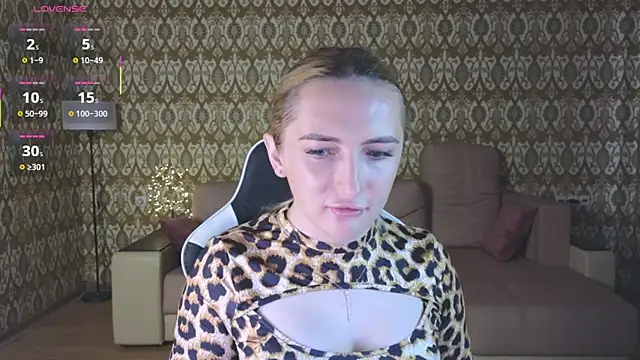 Vi Luxy online show from June 3, 2:02 am