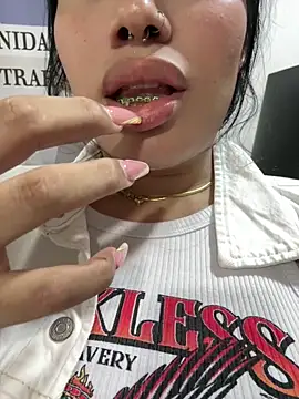 Snapshot of Bella__Wood chatting on October 10, 8:21 pm Bella  Wood online show from October 10, 8:21 pm