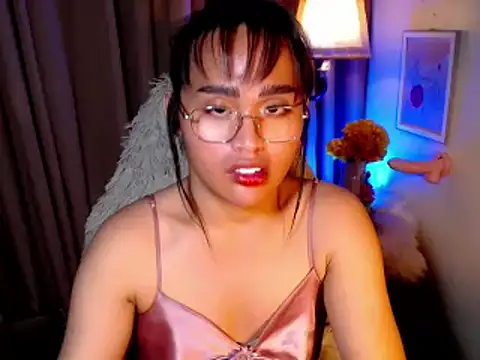 urmidnightcravingsxx online show from April 26, 9:46 pm