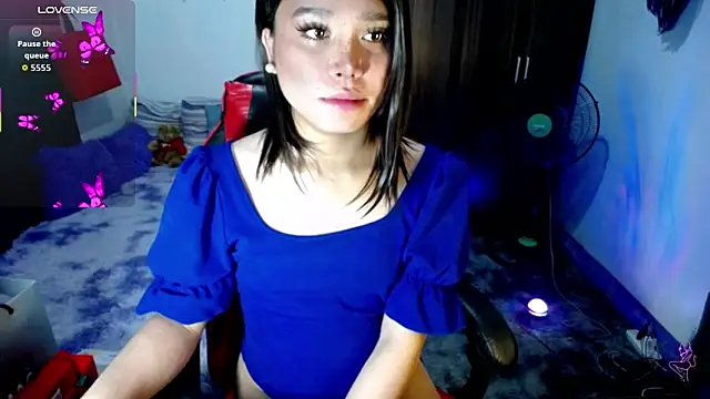 Urassiansweetcummer online show from February 18, 8:00 am