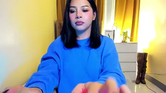 LauraLoove online show from December 3, 5:06 pm