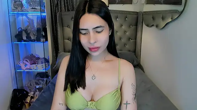 Snapshot of Claudia_empress chatting on October 21, 9:27 pm Claudia empress online show from October 21, 9:27 pm