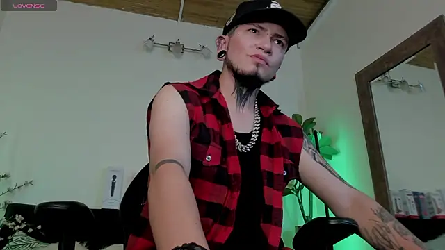 tyler jones  online show from February 7, 5:02 am