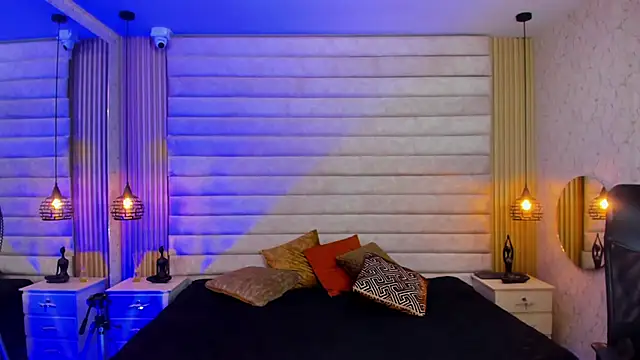 keytinthomson  online show from February 9, 7:10 pm