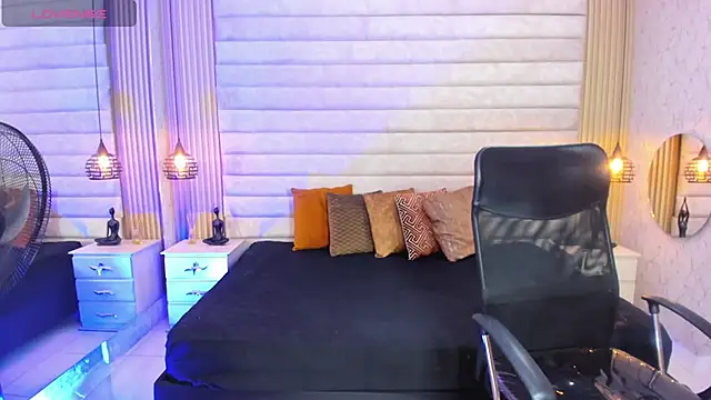 keytinthomson  online show from February 20, 8:11 pm