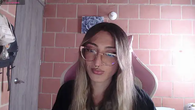 Andrea camilaaa online show from February 3, 2:22 pm