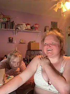 KadiSparkle online show from March 25, 7:18 pm